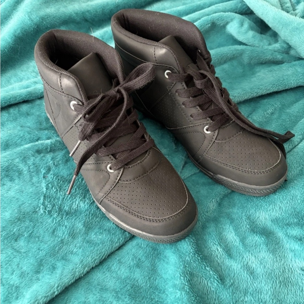 Comfortview Midnight Black High-Top Sneakers - Picture 8 of 8